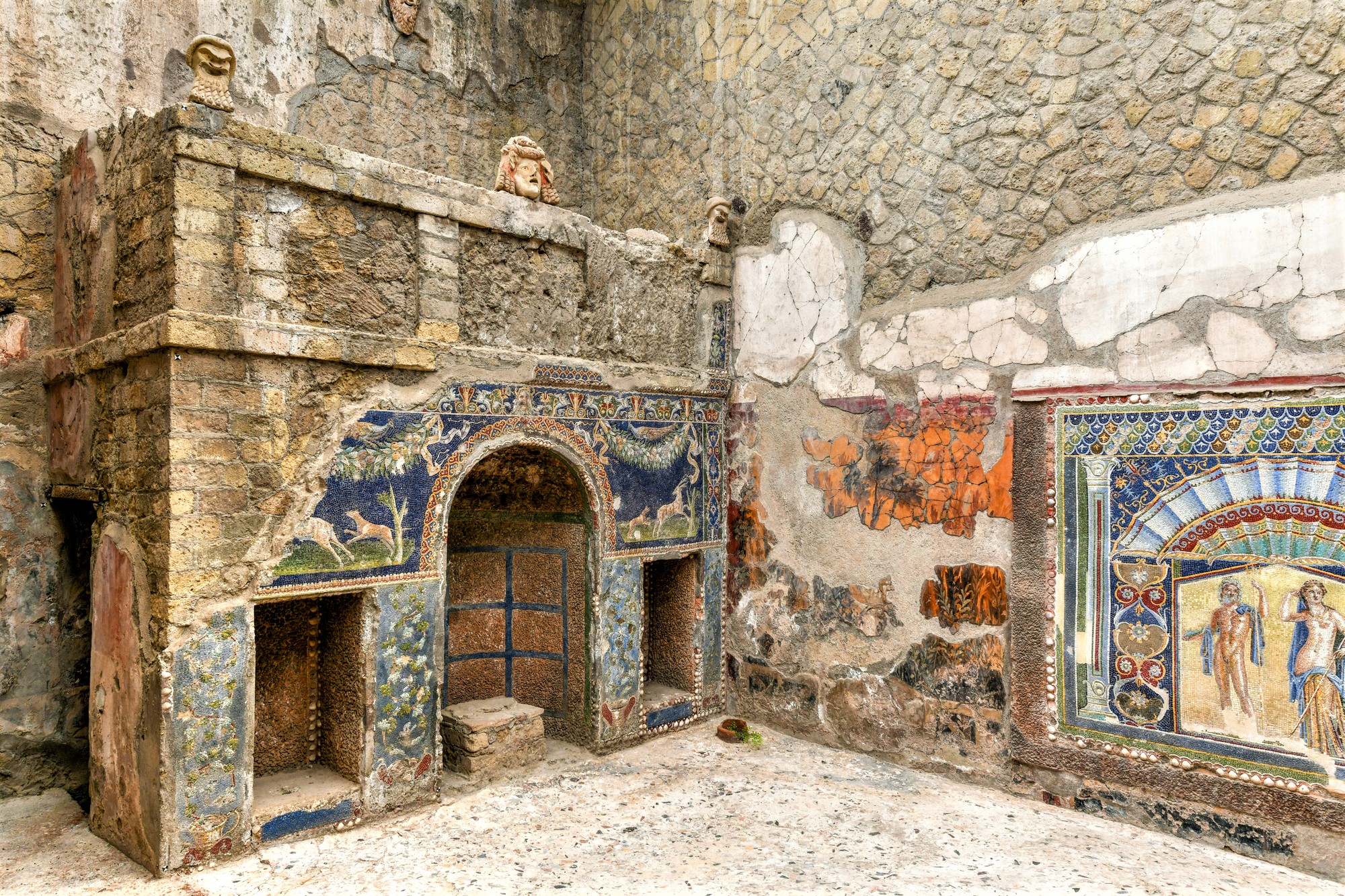 La Casa Di Nettuno E Anfitrite Di Ercolano See Pompeii la-casa-di-nettuno-e-anfitrite-di-ercolano-see-pompeii