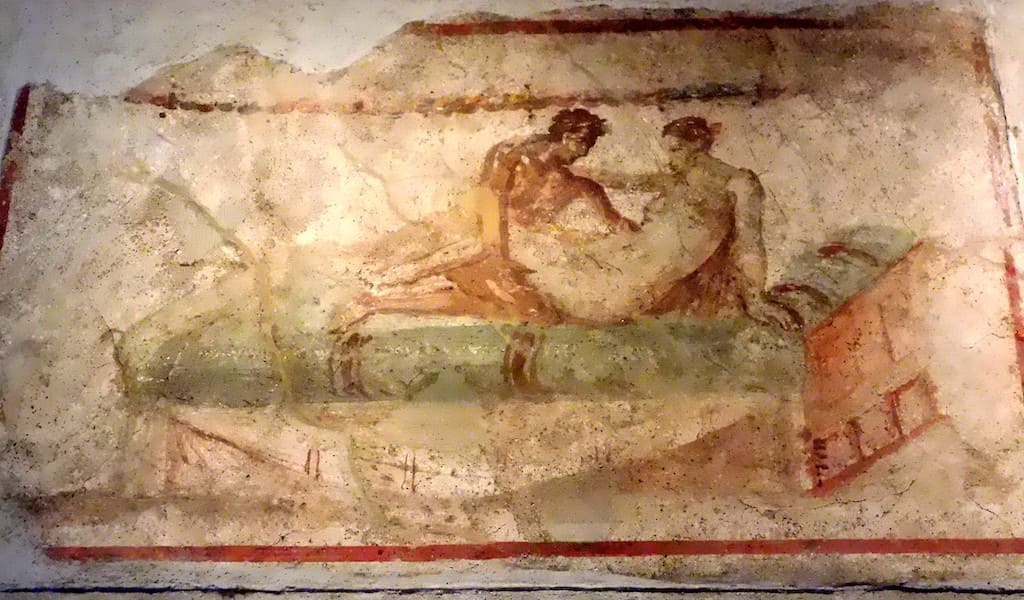 scena erotica ritrovati in uno dei lupanari di Pompei