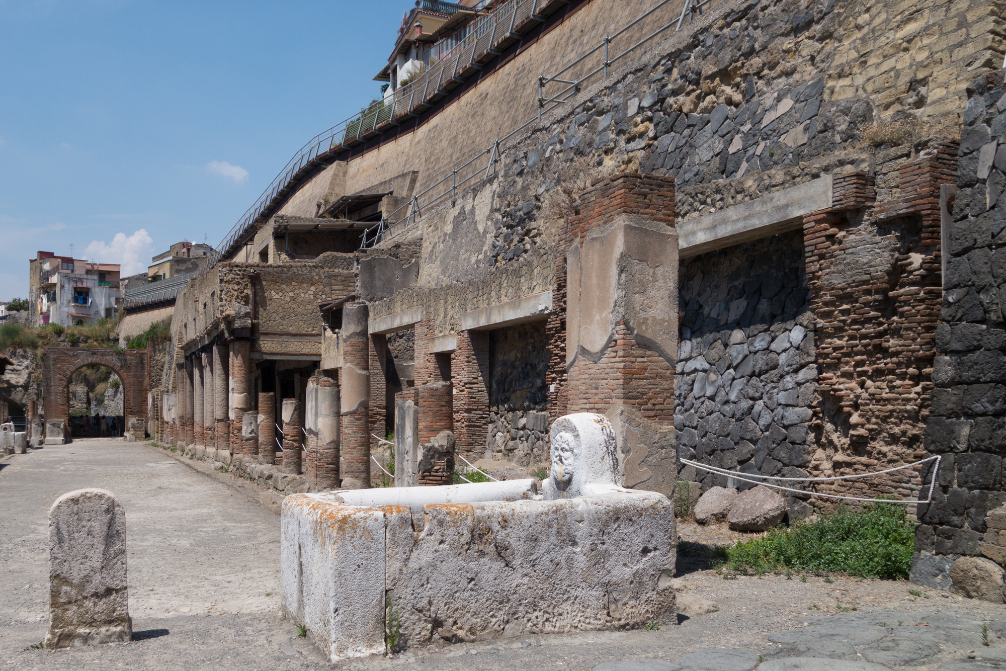 decumanus maximus of ercolano