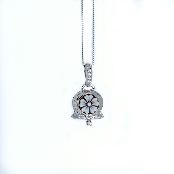 Collana con campanellino in argento a fiore