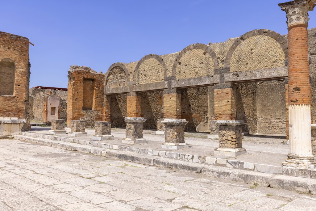 workshops near the forum of Pompeii