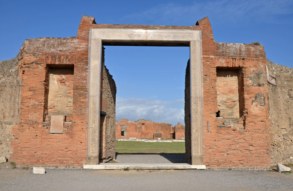 Entrata dell'Edificio di Eumachia a Pompei