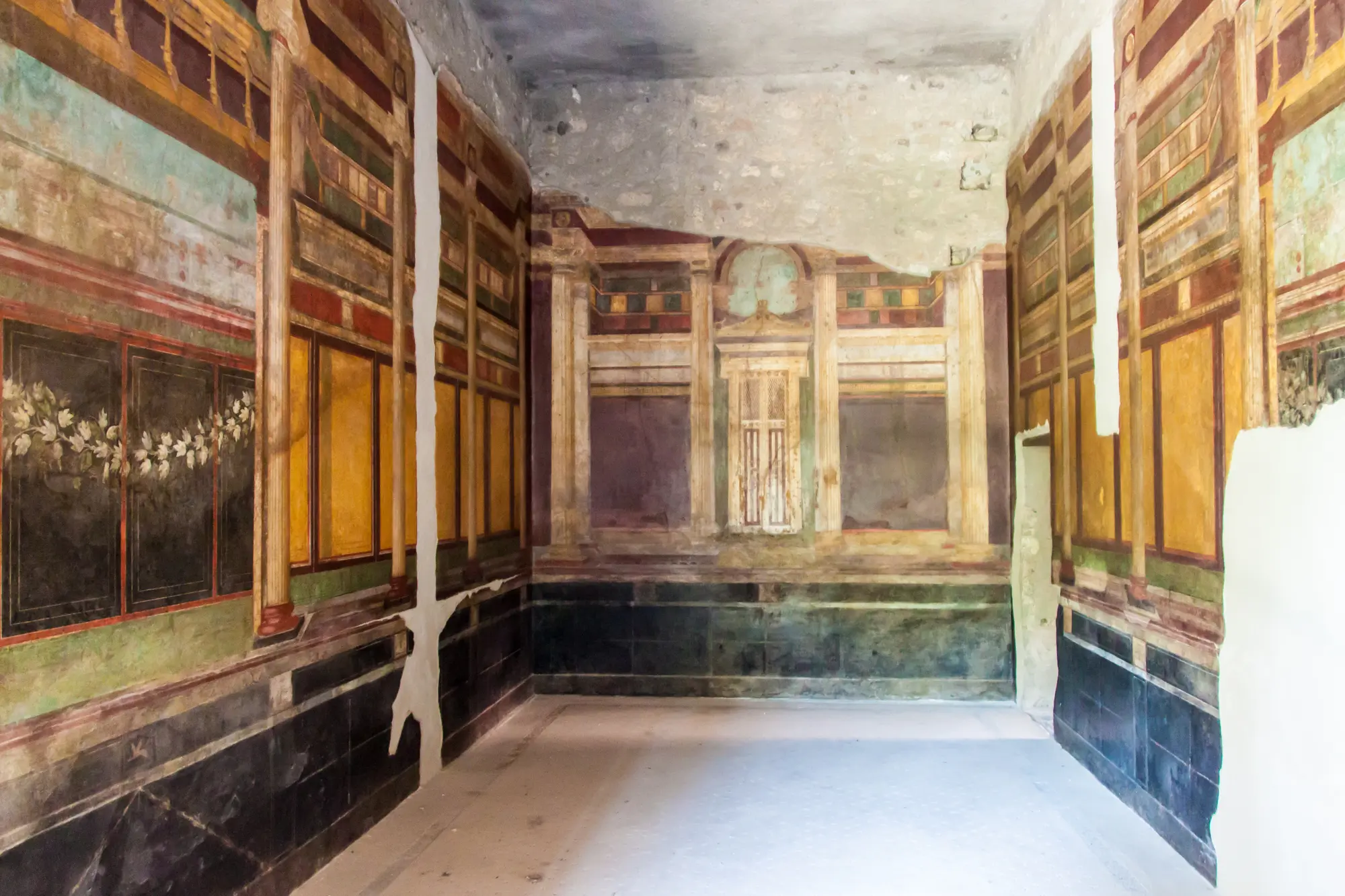 Pompeii's Frescoes As They Were Made · See Pompeii