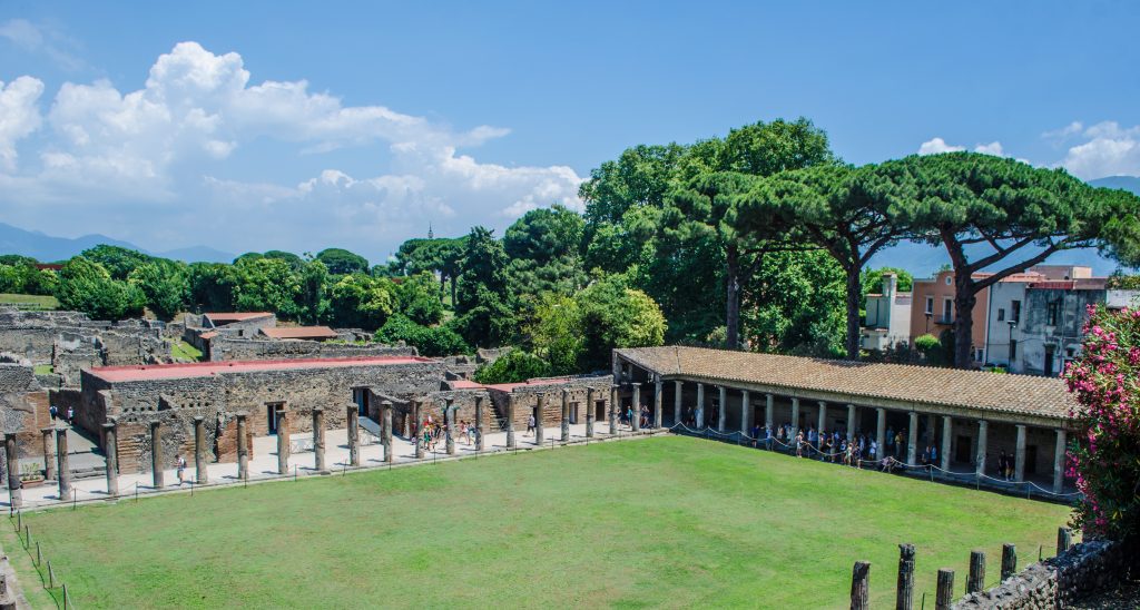 Quadriportico dei teatri