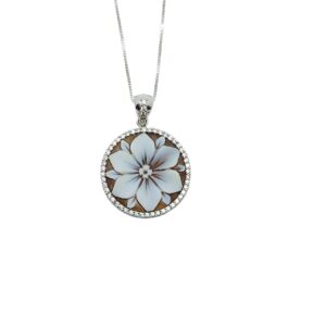 Collana in argento con cammeo a fiore