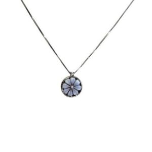 Necklace with cameo daisy pendant